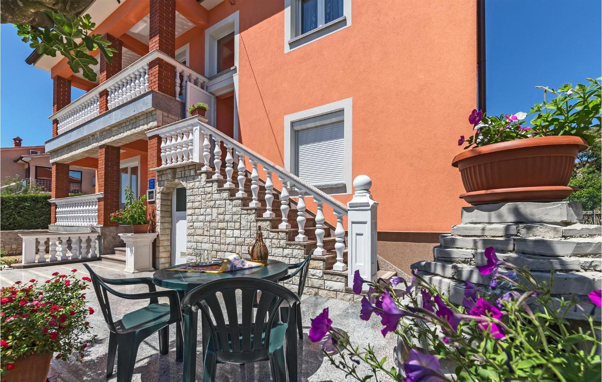 2 Bedroom Lovely Apartment In Labin Labin  Exteriér fotografie